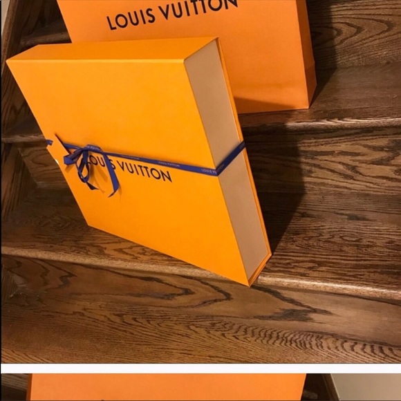 Louis Vuitton Neverfull Box, ribbon & shopping bag - Picture 3 of 4